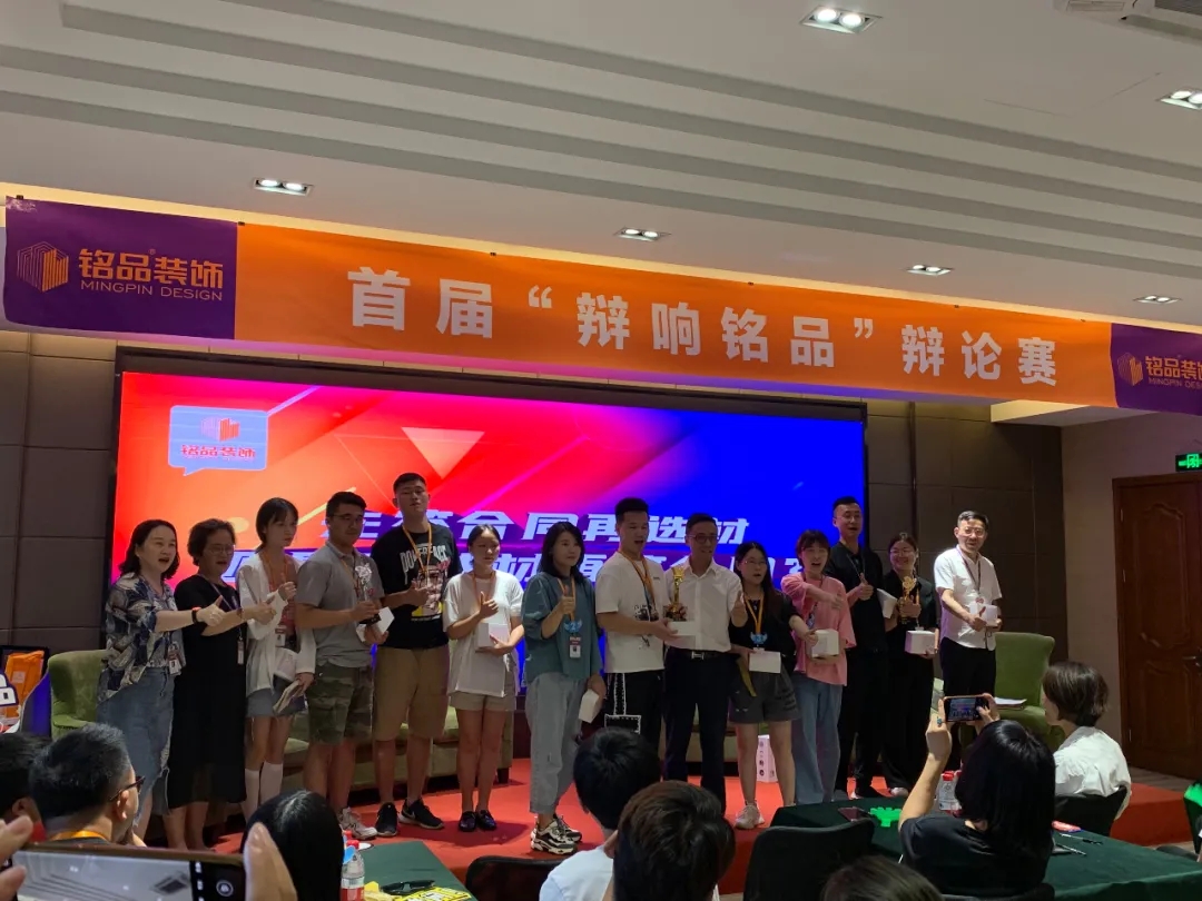 三强队伍合影 三强队伍合影