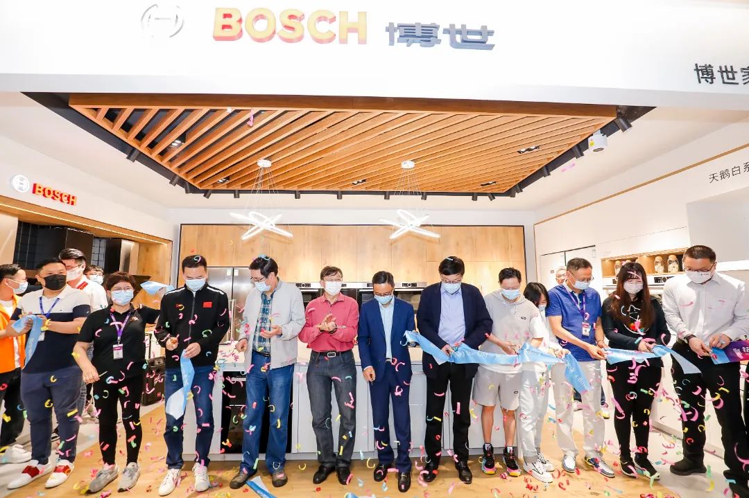 剪彩时刻 见证品牌服务全面升级