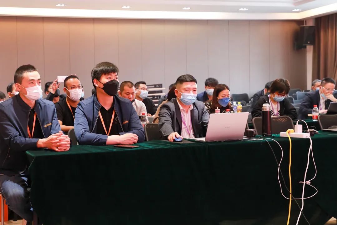 铭品装饰五一工班表彰大会